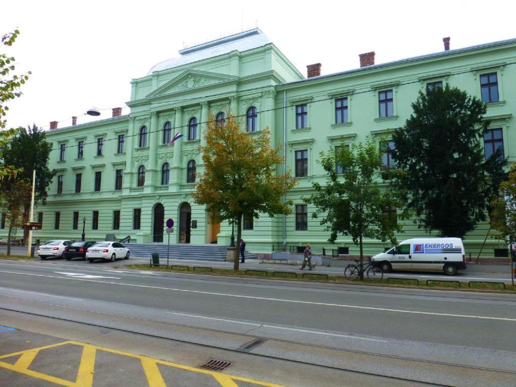 Konzul -Top Apartment, Strict Center, Parking Osijek Ngoại thất bức ảnh